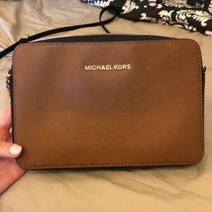 Amazing condition Michael Kors crossbody 💓